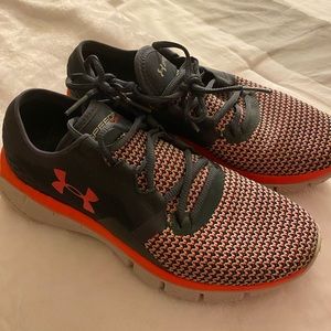 Under armor Women’s 7 1/2 running shoes